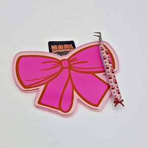 แผ่นอะคริลิคสำหรับต่อขนตา ลายโบว์สีชมพู รับผลิตแบรนด์ส่วนตัว พร้อมแม่เหล็ก  แผ่นต่อขนตาสีสันสดใส อุปกรณ์ต่อขนตาแบบกำหนดเองได้ - Product Image 1