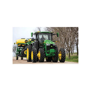 Tractor John Deere versátil para múltiples aplicaciones agrícolas - Product Image 1