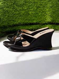 Sandales compensées souples décontractées de haute qualité avec une semelle en PU luxueuse et un emballage personnalisé - Product Image 4