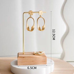 Support de bijoux en or simple parfait pour afficher des colliers, des bracelets et des boucles d'oreilles avec un design minimaliste élégant pour la maison - Product Image 4