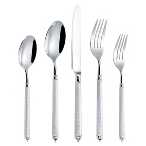 Nouveau design de couverts en métal en acier inoxydable, lot de 4 couverts de finition en or rose pour le dîner de mariage - Product Image 4