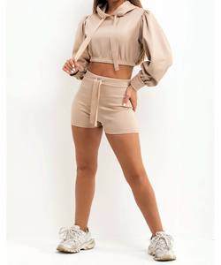 Conjunto de Top Corto con Capucha y Pantalones Cortos para Mujer OEM/ODM, Ropa Deportiva Cómoda para Exteriores, Color Sólido en Contraste - Product Image 2