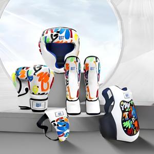 Conjuntos de boxeo personalizados, guantes, tocados, espinilleras, protector de ingle, logotipo OEM, equipo de combate de cuero genuino, QST internacional para hombres y jóvenes - Product Image 4