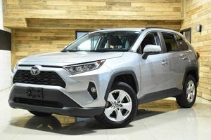 รถยนต์มือสอง TOYOTA RAV4 XLE ปี 2019 เครื่องยนต์เบนซิน เกียร์อัตโนมัติ ขับเคลื่อนสี่ล้อ 5 ที่นั่ง ไฟหน้า LED ยาง R18 รถ SUV - Product Image 4