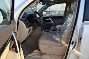 รถยนต์ SUV ปี 2022 รุ่น 200 เครื่องยนต์ 5.7L ขับเคลื่อนสี่ล้อ เบาะหนังสีเข้ม เกียร์อัตโนมัติ มาตรฐานไอเสียยูโร 4 เบาะหนัง หลังคาซันรูฟแบบพาโนรามา เกียร์อัตโนมัติ มือสอง - Product Image 6