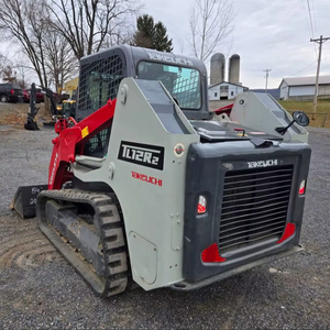 TAKEUCHI TL12R2 EROPS Cabine avec chauffage et climatisation. Radio fonctionnelle, bon siège, caméra de recul, commandes par joystick, hydraulique auxiliaire 2 vitesses - Product Image 2