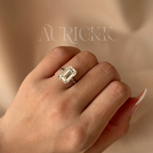 Anillo de Compromiso Solitario con Moissanita Corte Esmeralda Chapado en Oro de 14k, Regalo de Lujo para Fiesta, Boda o Aniversario para Ella, Chapado en Rodio - Product Image 2