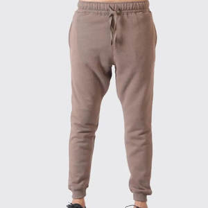 Survêtement pour homme de haute qualité avec fermeture éclair intégrale, deux poches frontales et poches latérales sur le pantalon, taille et logo personnalisés - Product Image 5