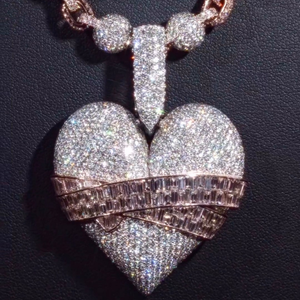 Pendentif en moissanite en forme de cœur brisé serti de diamants baguette, collier de luxe hip-hop - Product Image 6
