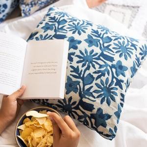 Bloc à main Sanganeri motif floral housse de coussin en coton 20x20 fermeture éclair pour hôtel et décoration intérieure canapé et décor de salon - Product Image 1