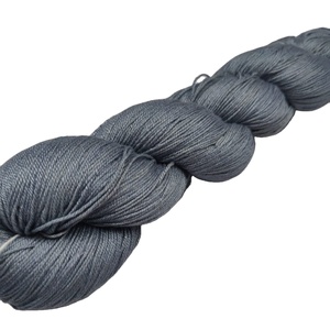 Maharaja <b>100</b>% White Mulberry Raw <b>Silk</b> <b>Yarn</b> Anti-Style GUN Embroidery Hand Knitting OEM Available for <b>100</b>% <b>Silk</b> Weaving - Product Image 2