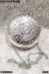 กระเป๋าคลัทช์โลหะลายนูนสีบรอนซ์สำหรับสุภาพสตรีสไตล์แฟชั่นพร้อมกระดุมตกแต่งสำหรับขายต่อ - Product Image 3