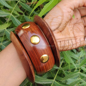 Brazaletes de Madera Natural Hechos a Mano, Brazalete Grueso, Bellamente Pulido, Grabado Geométrico Simple - Product Image 1