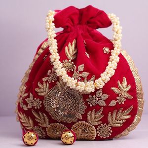 NOUVEAU MAGNIFIQUE BRODERIE ZARI SUR SOIE SACS POTLI ROUGE PERLES DE VERRE EN CRISTAL, PERLES TRAVAIL POUR FÊTE/MARIAGE @ 2024 - Product Image 1