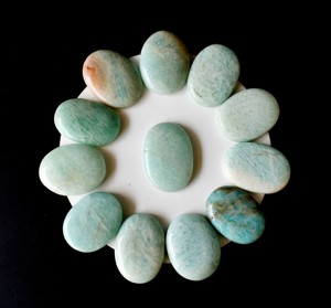 Wholesale Natural Crystal Amazonite Palm <b>Stone</b> Crystal Polished Green <b>Worry</b> <b>Stone</b> Healing Crystal for Decoration Meditation - Product Image 1