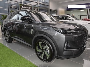 Chery Omoda E5 Hybride SUV 2024 d'occasion en excellent état, 5 places, phares LED, transmission automatique, pneus R20, norme d'émission Euro VI - Product Image 2