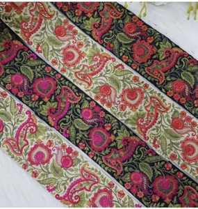 Fabriqué sur mesure avec des motifs brodés floraux indiens classiques de quatre couleurs à des fins diverses en 2.25 pouces de largeur - Product Image 4