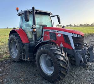 Tracteur Massey Ferguson 7718 4x4 85 CV haute performance et économe en carburant avec pompe moteur pour les exploitations agricoles disponible. - Product Image 1