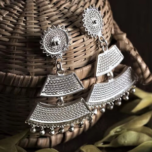 Pendientes colgantes de filigrana de plata Tarakasi hechos a mano de alta calidad, proveedor indio brillante, tachuelas chapadas en plata, moda - Product Image 1