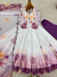 Ofrece comodidad transpirable para las estaciones del monzón y la primavera puntada especial estilo Anarkali Salwar kameez alto-bajo con juego dupatta - Product Image 4