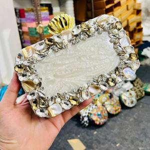 กระเป๋าถือคลัทช์อีพอกซีเรซินสำหรับผู้หญิงหรูหราได้รับการออกแบบอย่างมีเอกลักษณ์มีแม่เหล็กและเปิดปิดประดับมุกเทียมเครื่องประดับแฟชั่นทันสมัย - Product Image 1