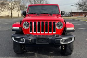 Jeep Gladiator Overland 4x4 V6 2020 d'occasion en excellent état, transmission intégrale, rouge Firecracker, principalement utilisé en climat chaud - Product Image 2
