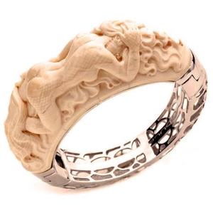 กำไลข้อมือทำจากกระดูกธรรมชาติ งานฝีมือแบบดั้งเดิม เครื่องประดับชนเผ่า แฟชั่นที่ยั่งยืน - Product Image 2