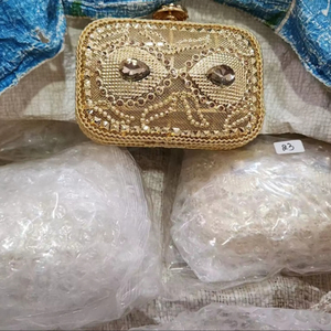 Bolso de Mano de Metal Hecho a Mano por Craftstages International, con Diseño de Corazón de Perlas, Forro de Satén, Cierre de Solapa, Multifuncional - Product Image 1