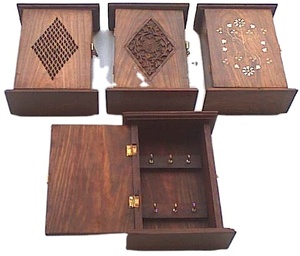 Boîte de porte-clés à tenture murale en bois antique artisanale Design vintage organisateur de décoration rustique pour entrée, couloir - Product Image 1