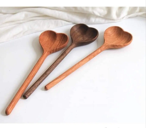 VIET FARGIMEX Cuillères en bois sculptées à la main Longs ustensiles naturels écologiques et faits à la main pour la vente en gros - Product Image 1