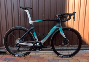 NUEVA Bicicleta de Carretera DOGMA Serie F 2024 con DURA ACE DI2, Lista para Envío Mundial, Características Avanzadas para un Rendimiento Óptimo - Product Image 5