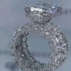 แหวนเพชรมออิสซาไนต์สำหรับผู้หญิงแหวนเพชรโมอิสซาไนต์กลมลายดอกไม้สีขาวทอง18K สุดหรู - Product Image 1