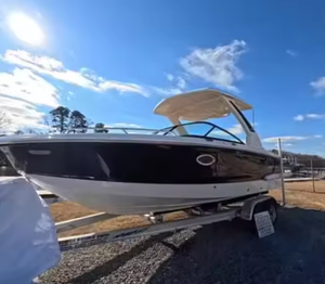 Chaparral 270 OSX 2025, Lancha de Lujo Usada, Barco de Trabajo, Cabina con Techo Rígido, Remolque Gratis, Motores Fuera de Borda JetDrive - Product Image 4