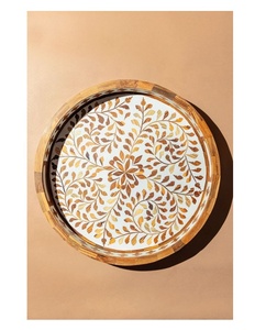 Plateau de service artisanal en bois avec incrustations de résine, modèle décoratif avec poignées pour la décoration de la maison - Product Image 1