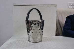 Cubetera Metálica para Servir Hielo en Bebidas, Fabricada con Material Metálico de Alta Calidad con Asa Integrada - Product Image 5