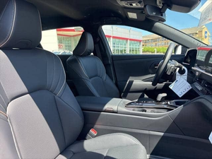 2025 Toy o ta Cr o wn XLE Turbo Engine Sièges en cuir de direction gauche et pour modèle Toyota avec caractéristiques de qualité - Product Image 4