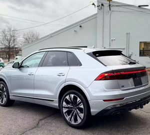 ENVÍO INMEDIATO Audi Q8 Premium 55 TFSI 2024 Usado, Paquete Ejecutivo, Arranque Remoto, Asientos de Cuero, Llantas de Aleación, Automático, Volante a la Izquierda, R19, Color Claro - Product Image 2
