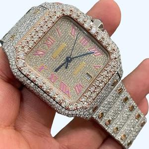 นาฬิกาข้อมือผู้ชายสุดหรู ดีไซน์สองสี ทองและเงิน ชุบทองคำขาว ประดับเพชรโมอิสซาไนต์เต็มหน้าปัด สไตล์ฮิปฮอปแฟชั่นระดับไฮเอนด์ พร้อมตัวอักษร V - Product Image 1