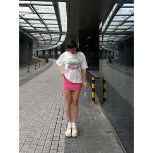 T-shirt imprimé 100% coton avec tissu jersey respirant et perles - Product Image 2