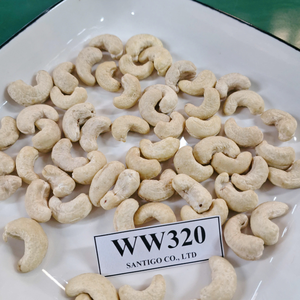 SANTIGO Vietnam W320 Noix de cajou Noix de cajou W320 Exportées au Moyen-Orient, UE Kernel Kaju Badam - Product Image 1