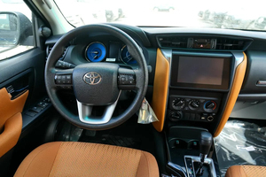 Nouveau SUV Toyota Fortuner 2026, 299 ch, 5 places, 1999 cm³, toit ouvrant, spécifications GCC, transmission automatique 6 cylindres, conduite à gauche - Product Image 4