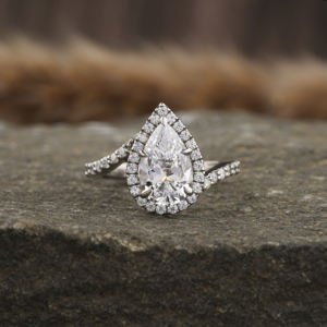 Anillo de compromiso de diamante de corte de pera cultivada en laboratorio, anillo de derivación de estilo Halo Vintage lujoso con certificado IGI de oro sólido de 10K para mujer - Product Image 1