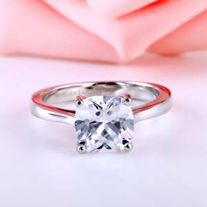 Bague de fiançailles Jeulia Classic Solitaire en argent sterling avec taille coussin et sertissage griffe - Product Image 6