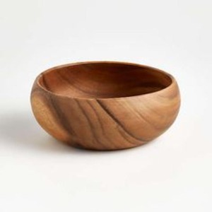 Cuenco de madera pesado para ensalada de frutas con acabado minimalista y textura audaz para una experiencia gastronómica orgánica en el hogar - Product Image 5