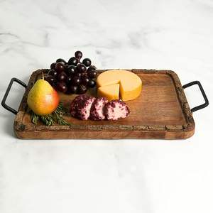 Bandeja de Madera Artesanal con Asa de Metal, Apta para Servir el Desayuno, Días de Campo al Aire Libre y Tareas Domésticas Diarias - Product Image 4