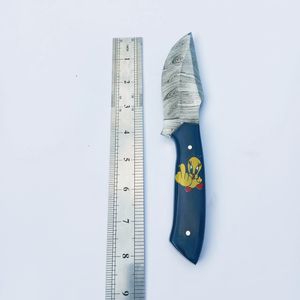 Magnifique couteau Skinner de camping à lame tranchante fixe en acier damas de haute qualité avec manche en plastique - Product Image 2