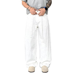 Pantalon en strass conçu avec des détails brillants qui donnent une touche d'élégance grâce à des choix de style expressifs Pantalon en strass - Product Image 3