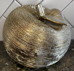 การออกแบบแอปเปิ้ลสีทองหรูหราศูนย์กลางการตกแต่งที่ทันสมัยสำเนียงสำหรับตกแต่งบ้านสำนักงานการแสดงของขวัญแต่งงาน - Product Image 1