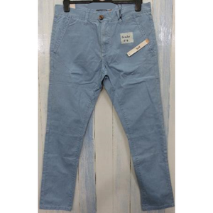 กางเกงชิโนผู้ชาย ผ้าฝ้ายทวิล 100% ย้อมสีพื้น มีกระเป๋าหลังแบบเวลท์ โลโก้ ทรงปกติ เอวแบบปกติ ผลิตในบังกลาเทศ ไม่มีลายพิมพ์ - Product Image 1