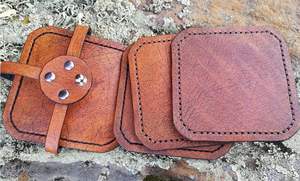 Posavasos de cuero únicos para la protección de bebidas con costuras de primera calidad y encanto clásico para el hogar o la oficina - Product Image 3